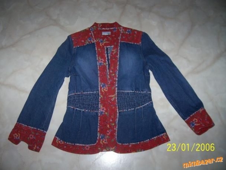 Riflov� bundi�ka H&M v barevn� kombinaci